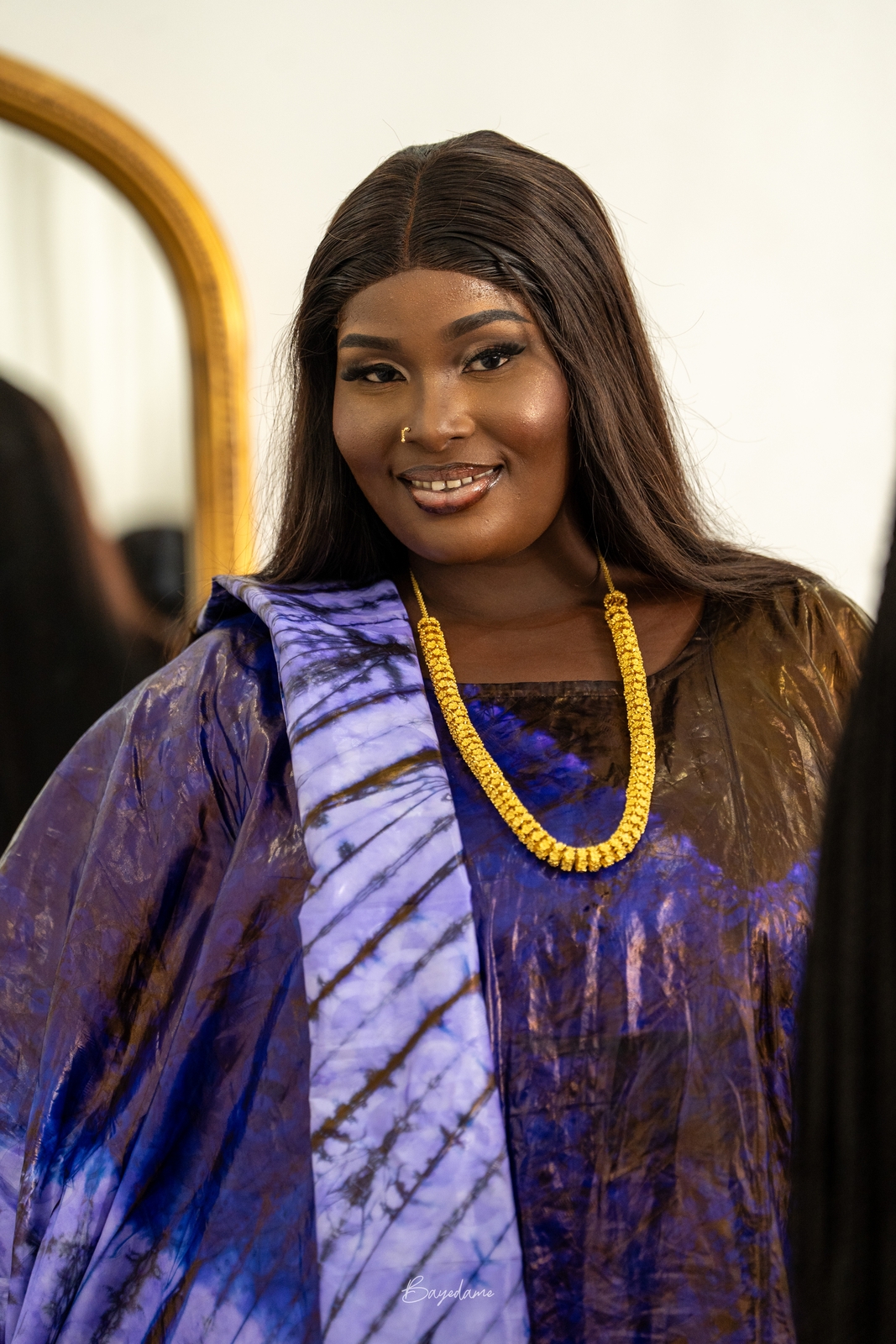 Portrait souriant en tenue traditionnelle — photographie de Baye Dame